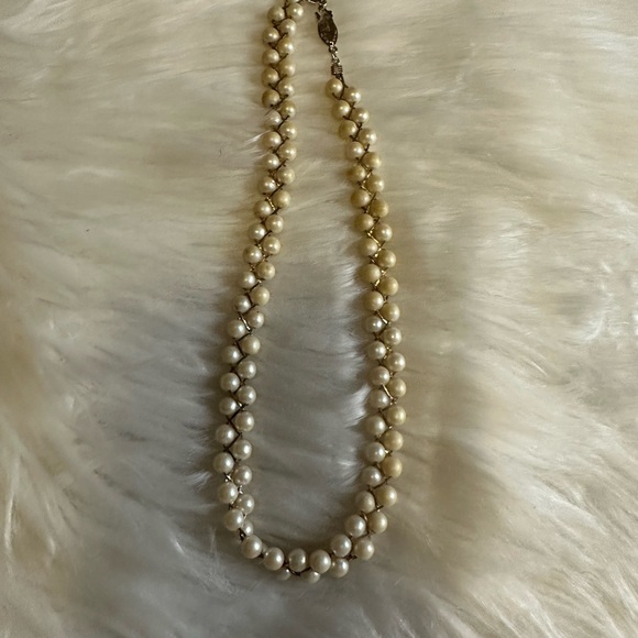 Jewelry - 🧡10/$10 Elegant Pearl Necklace